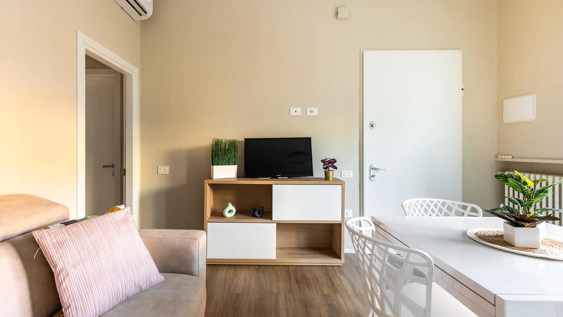Via Giunone 1A Trilo Apartment Cervia